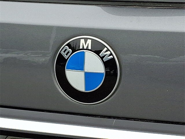 Vehicle image 31 of 33