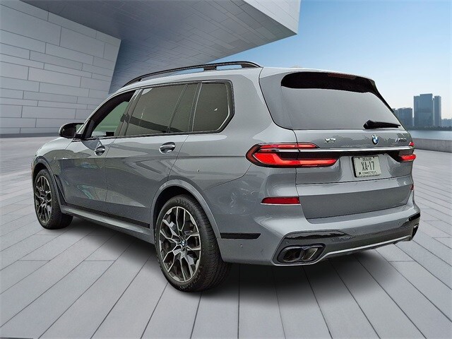 Vehicle image 7 of 33