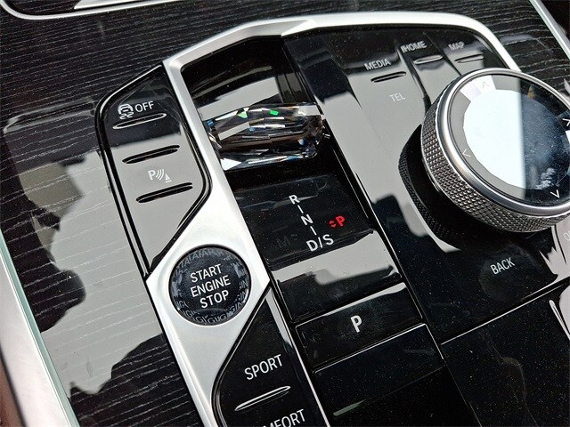 Vehicle image 16 of 33
