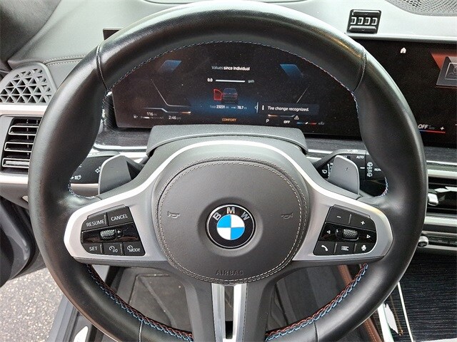 Vehicle image 21 of 33