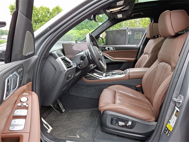 Vehicle image 14 of 33