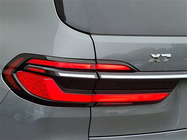 Vehicle image 10 of 33