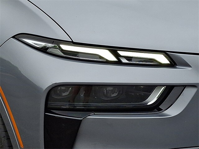Vehicle image 9 of 33