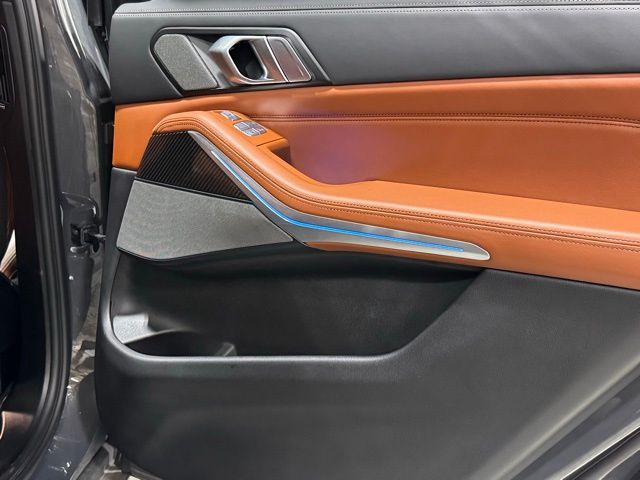 Vehicle image 32 of 37