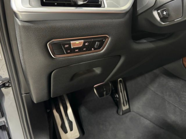 Vehicle image 14 of 37