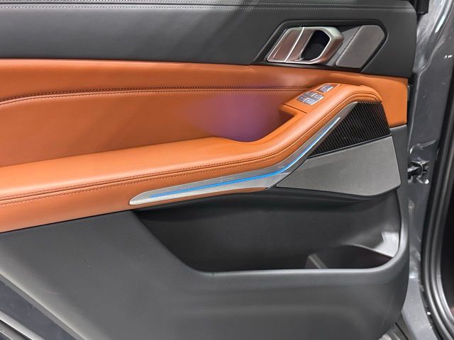 Vehicle image 24 of 37
