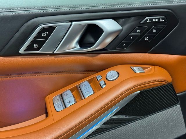 Vehicle image 11 of 37