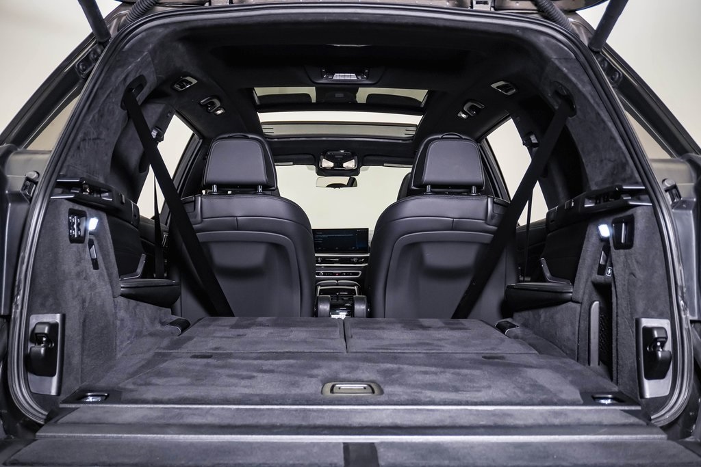 Vehicle image 27 of 30