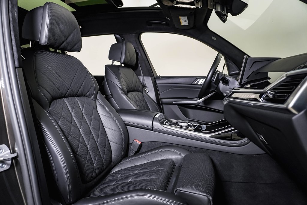 Vehicle image 15 of 30