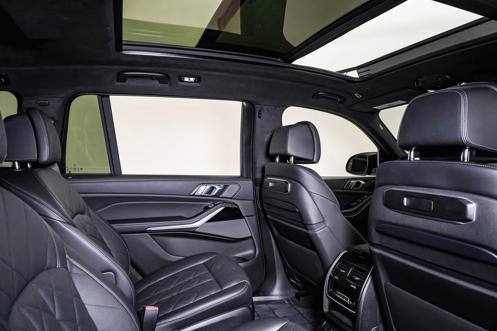 Vehicle image 16 of 30