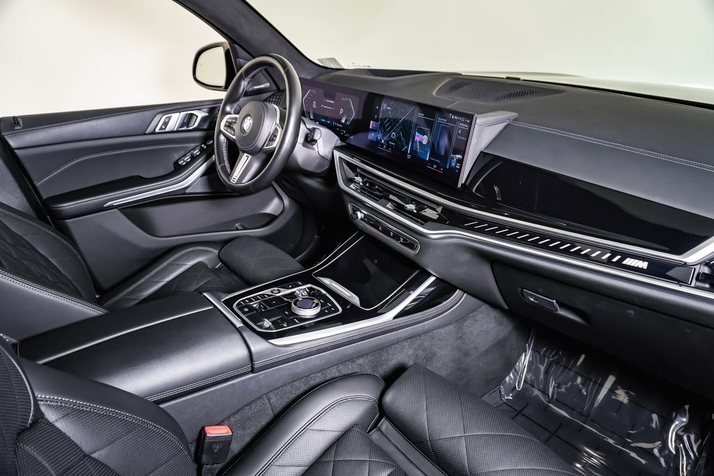 Vehicle image 14 of 30