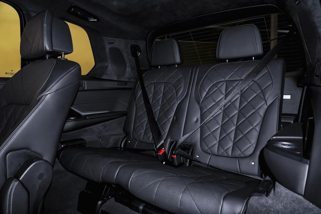 Vehicle image 18 of 30