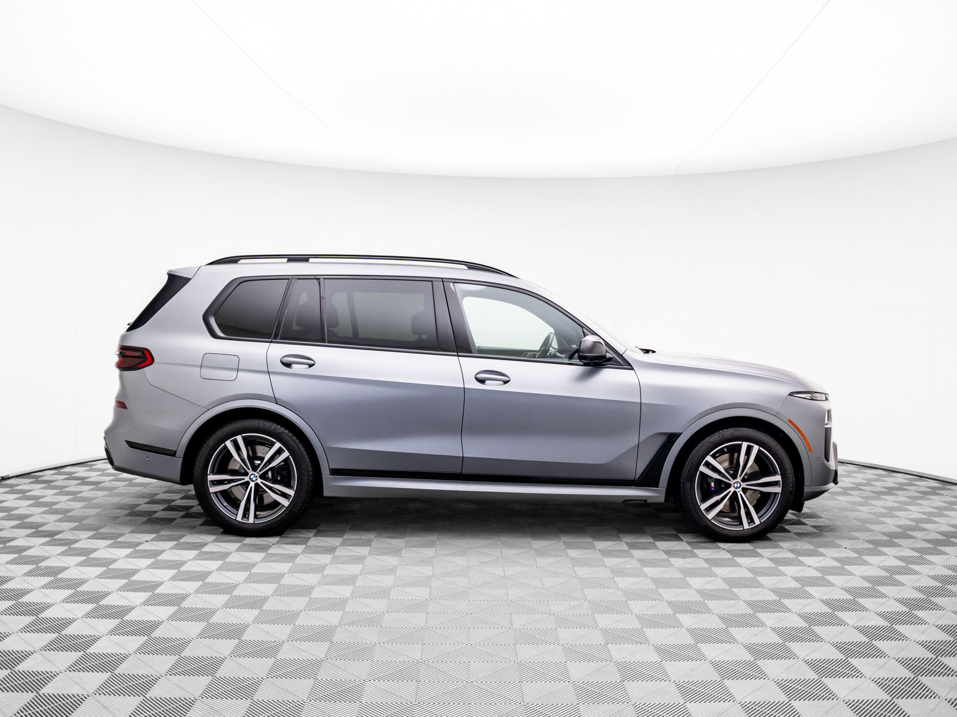 Vehicle image 4 of 36