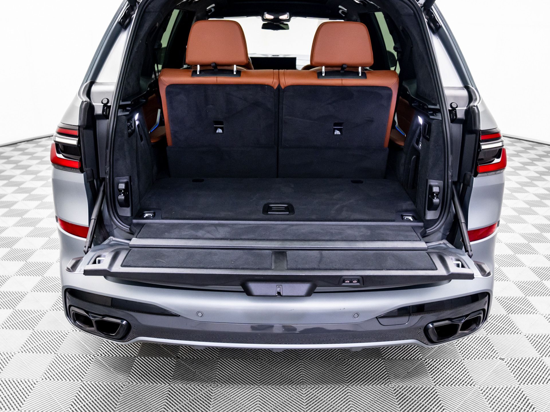 Vehicle image 32 of 36