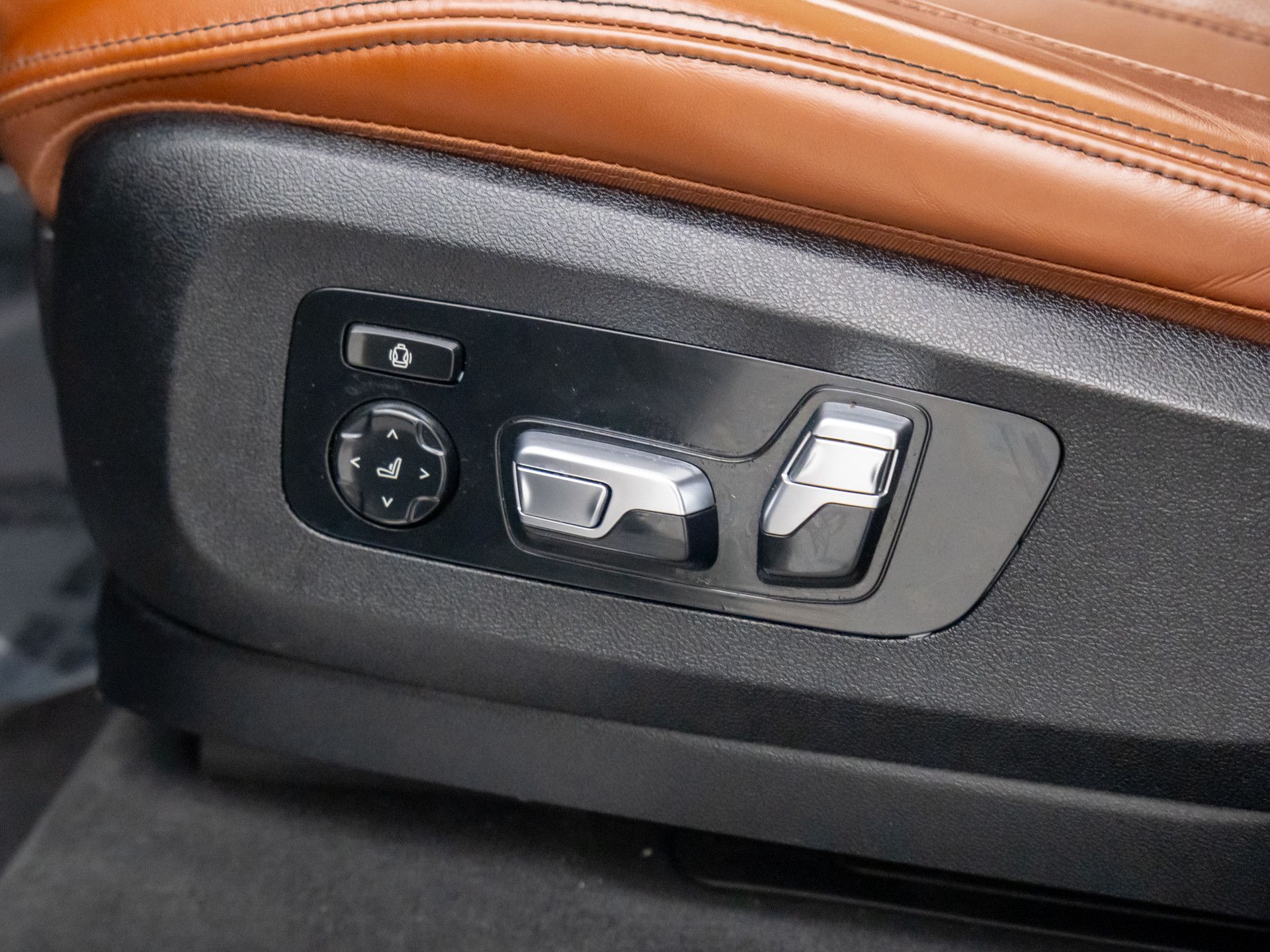 Vehicle image 15 of 36