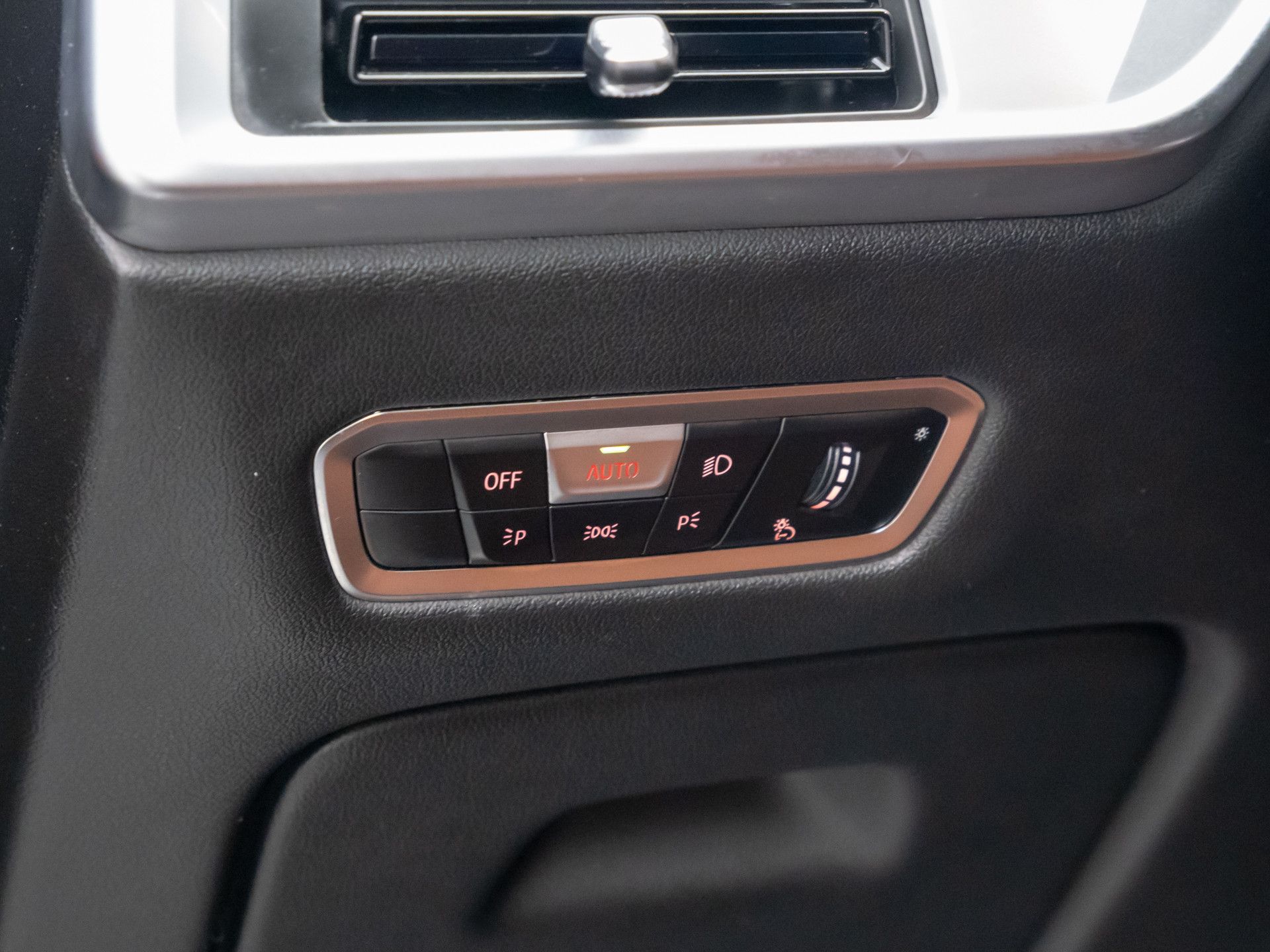 Vehicle image 21 of 36