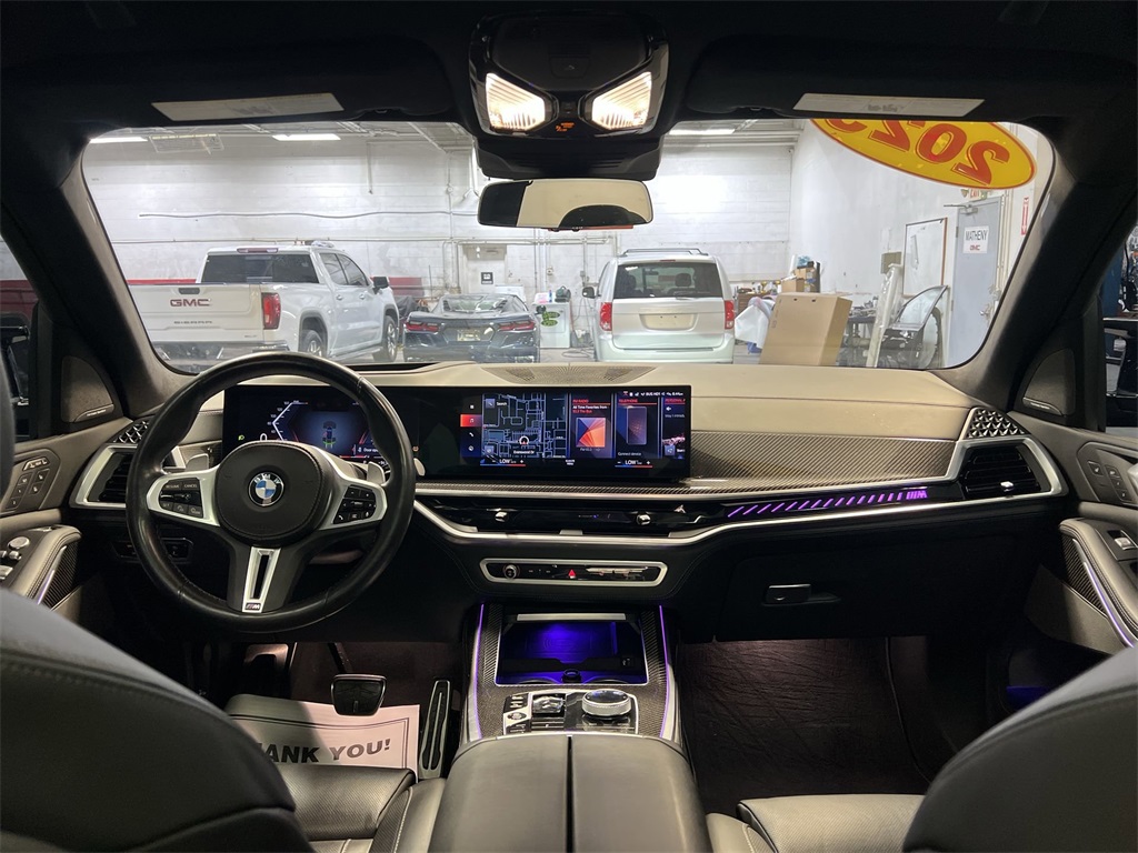 Vehicle image 17 of 33