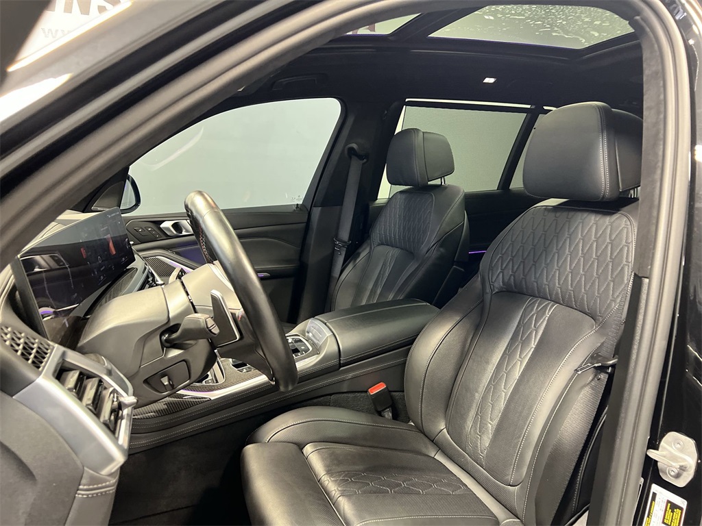 Vehicle image 16 of 33
