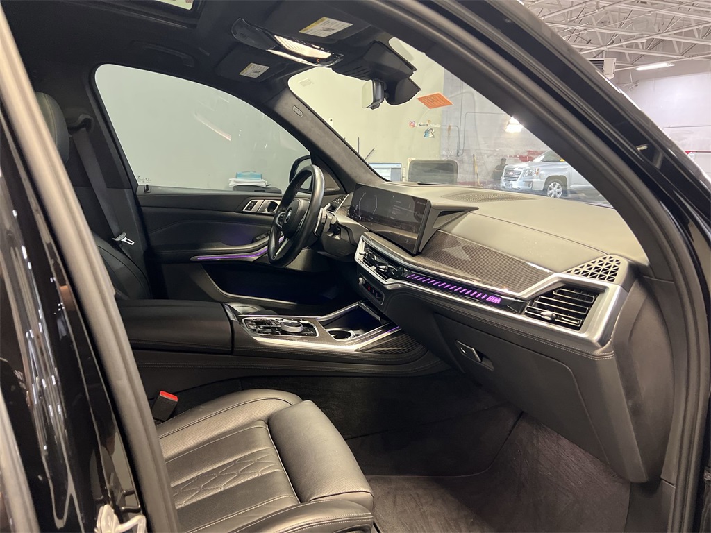 Vehicle image 31 of 33