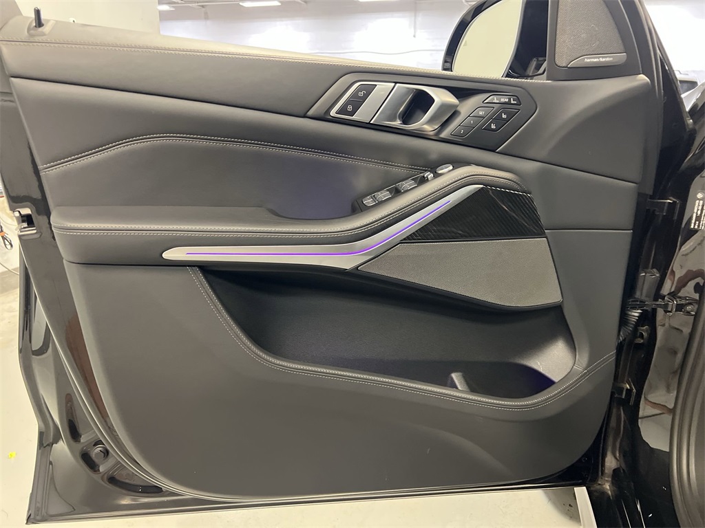Vehicle image 26 of 33