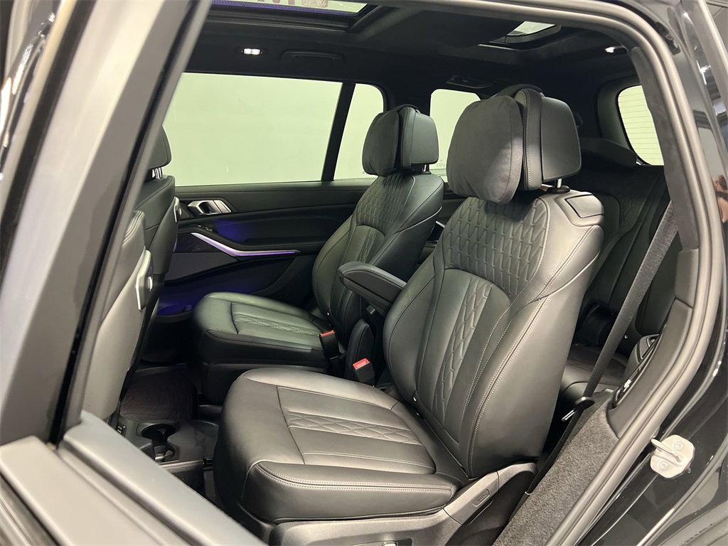 Vehicle image 14 of 33
