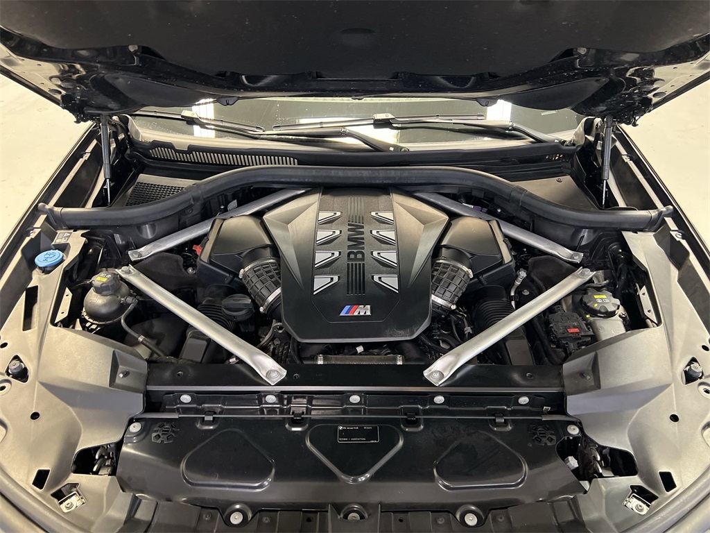 Vehicle image 10 of 33