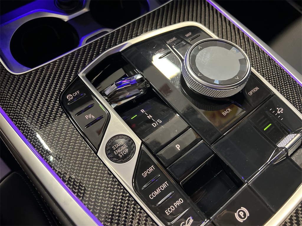 Vehicle image 25 of 33