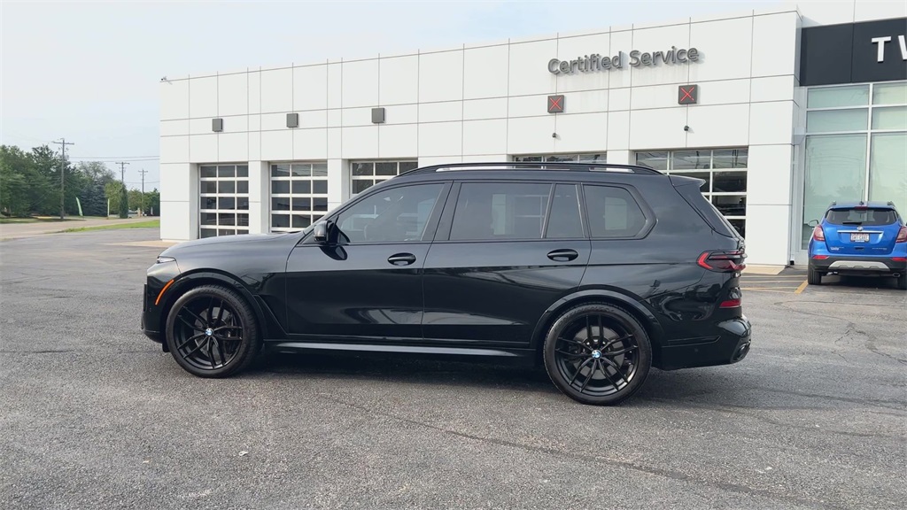 Vehicle image 8 of 33