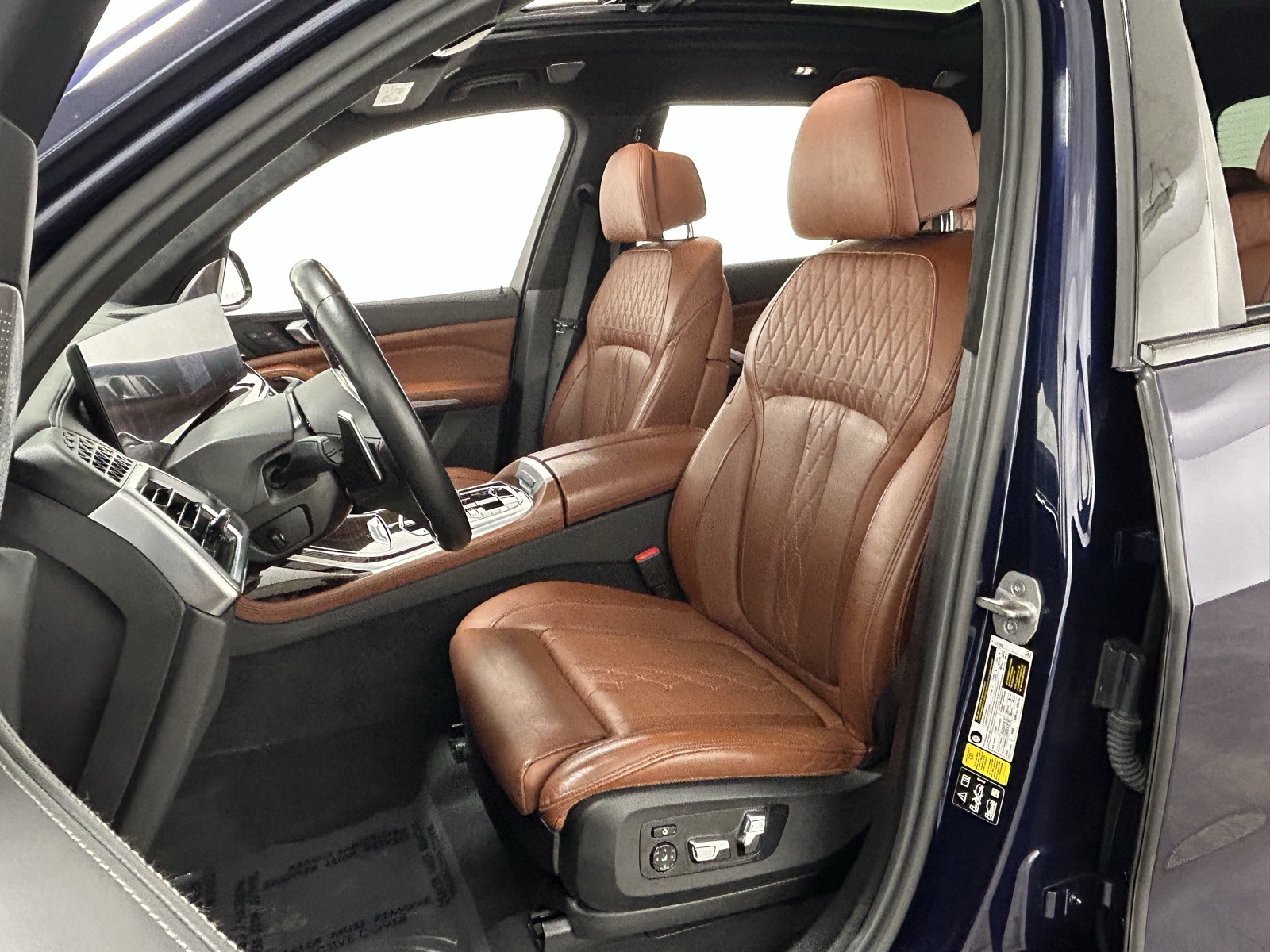Vehicle image 18 of 47