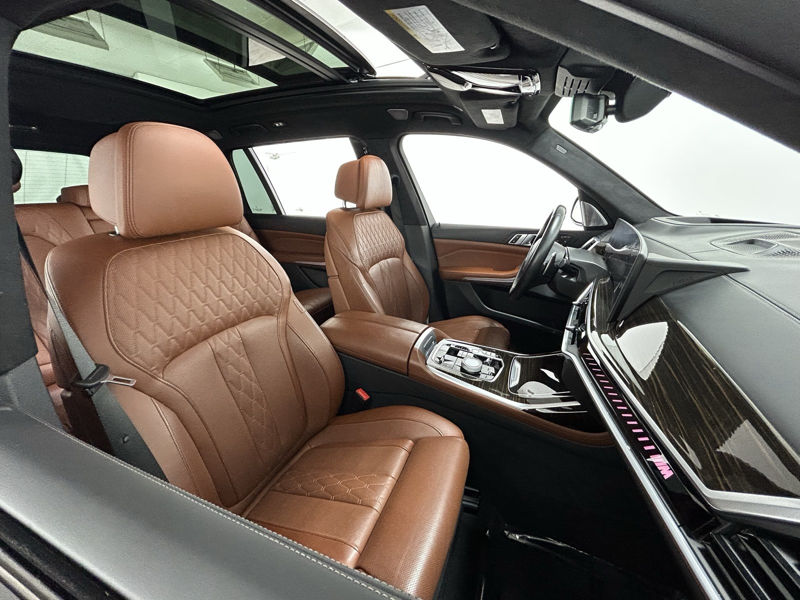Vehicle image 21 of 47