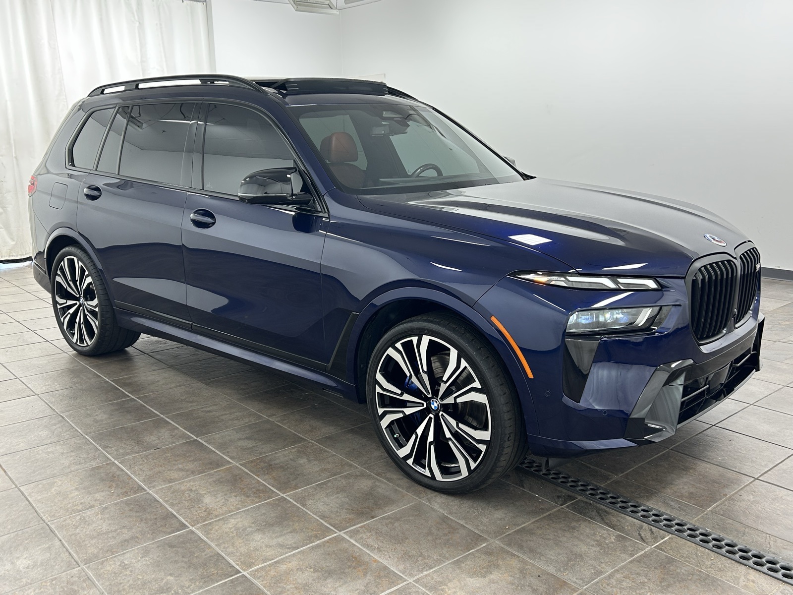 Vehicle image 3 of 47