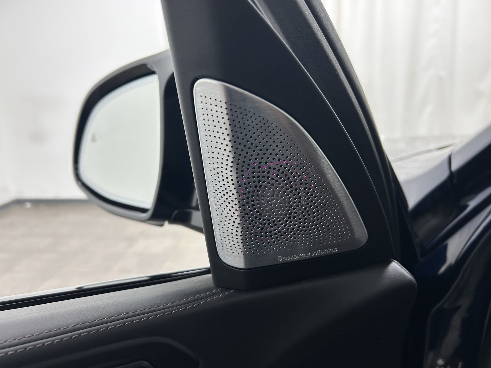 Vehicle image 41 of 47