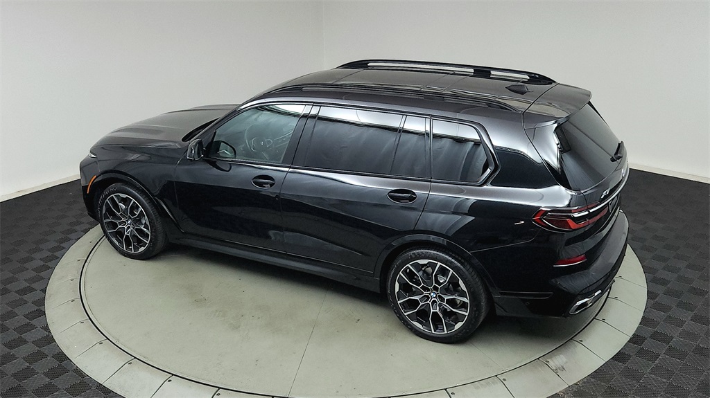 Vehicle image 10 of 31