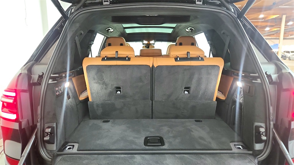 Vehicle image 17 of 31