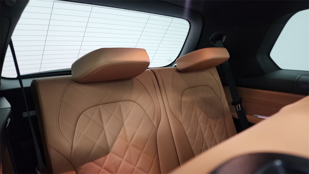 Vehicle image 15 of 31