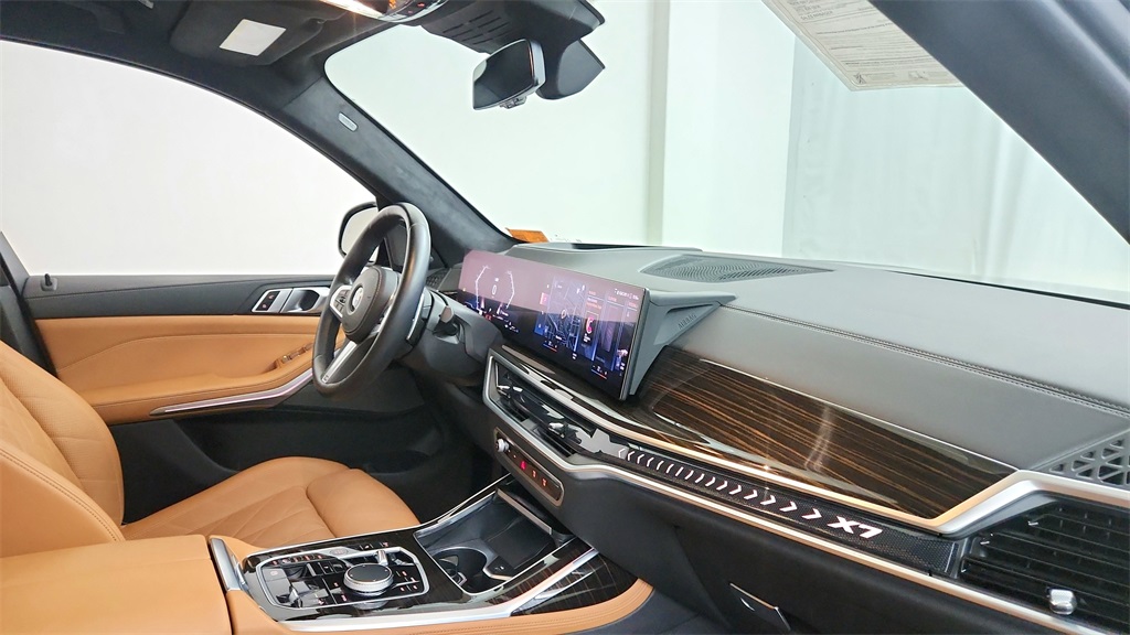 Vehicle image 11 of 31