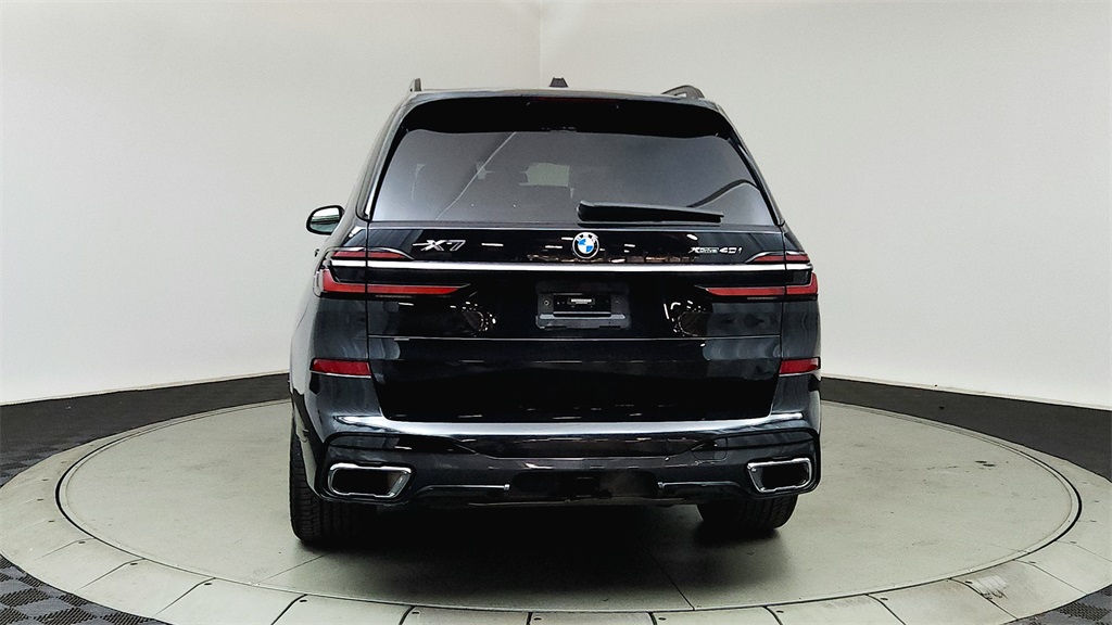 Vehicle image 8 of 31