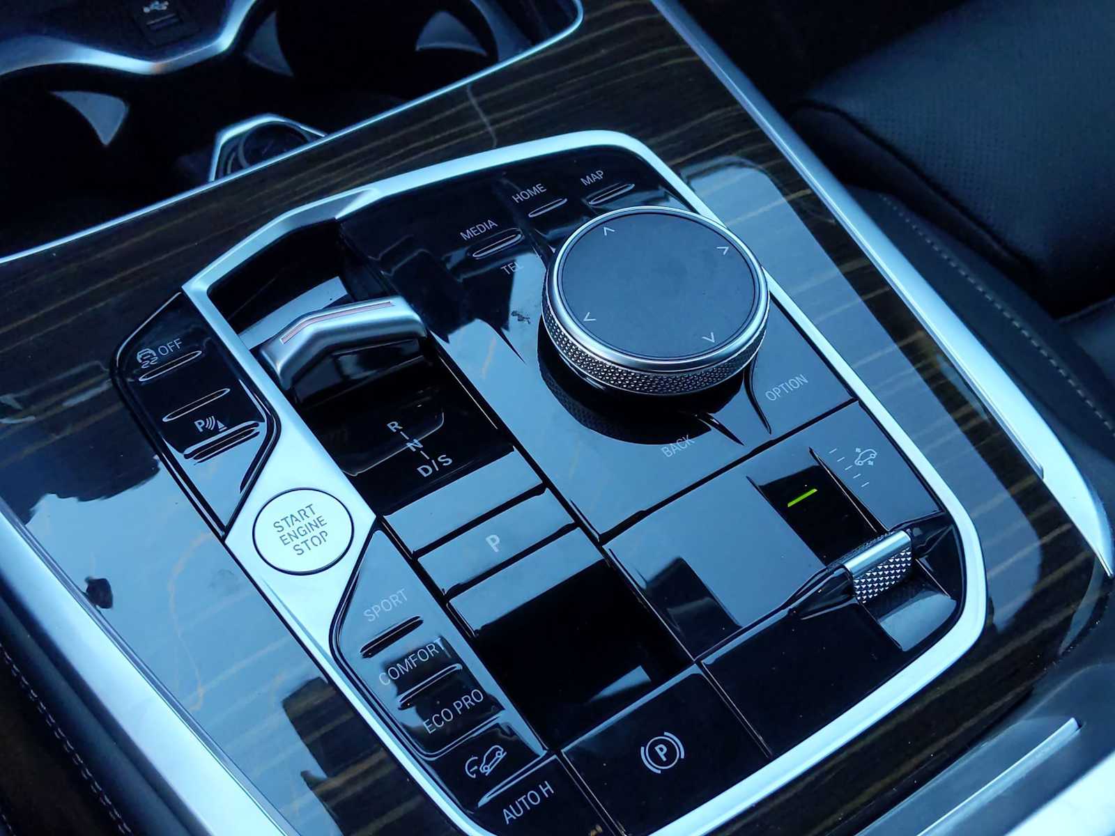 Vehicle image 26 of 30