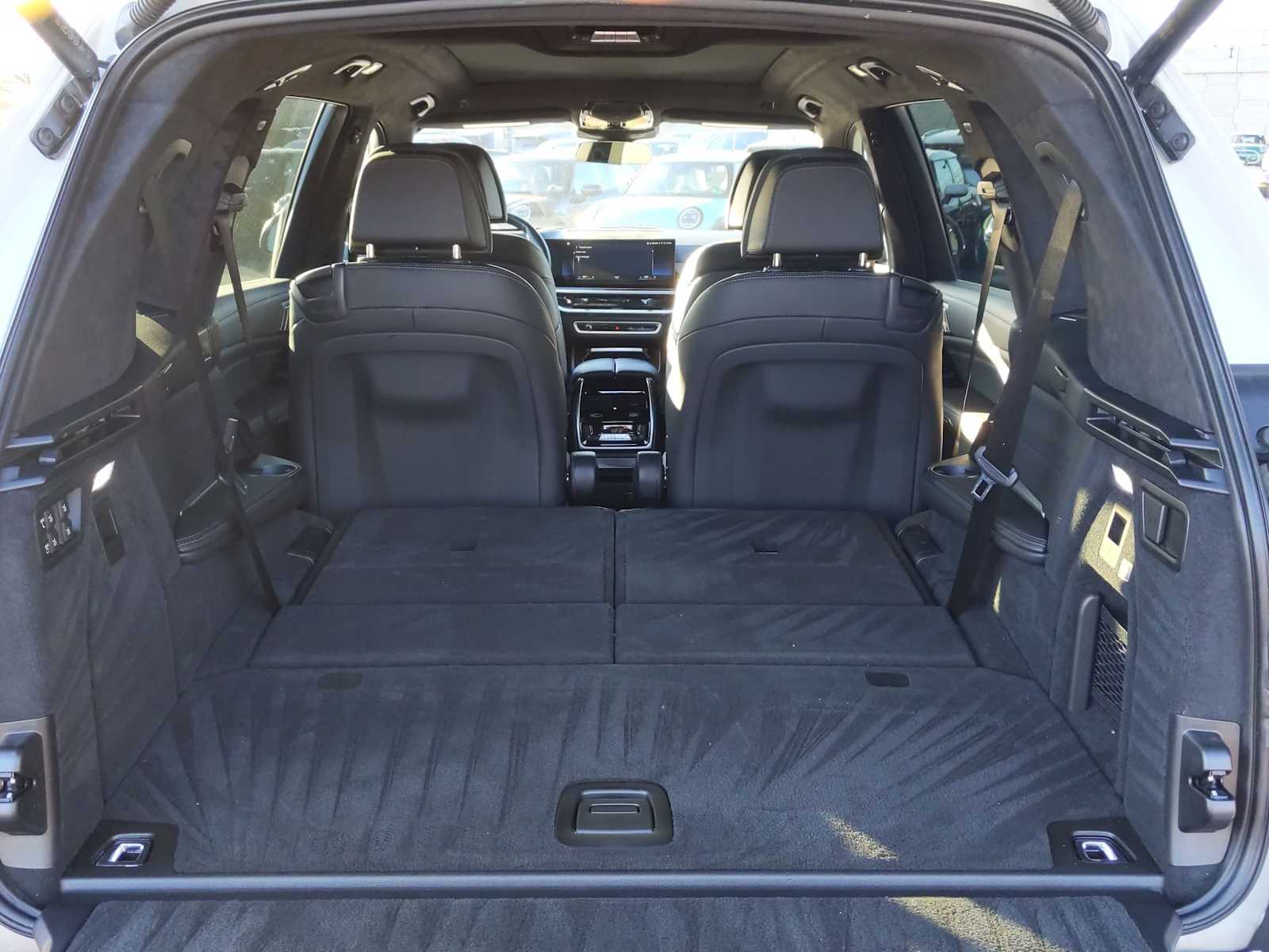 Vehicle image 28 of 30