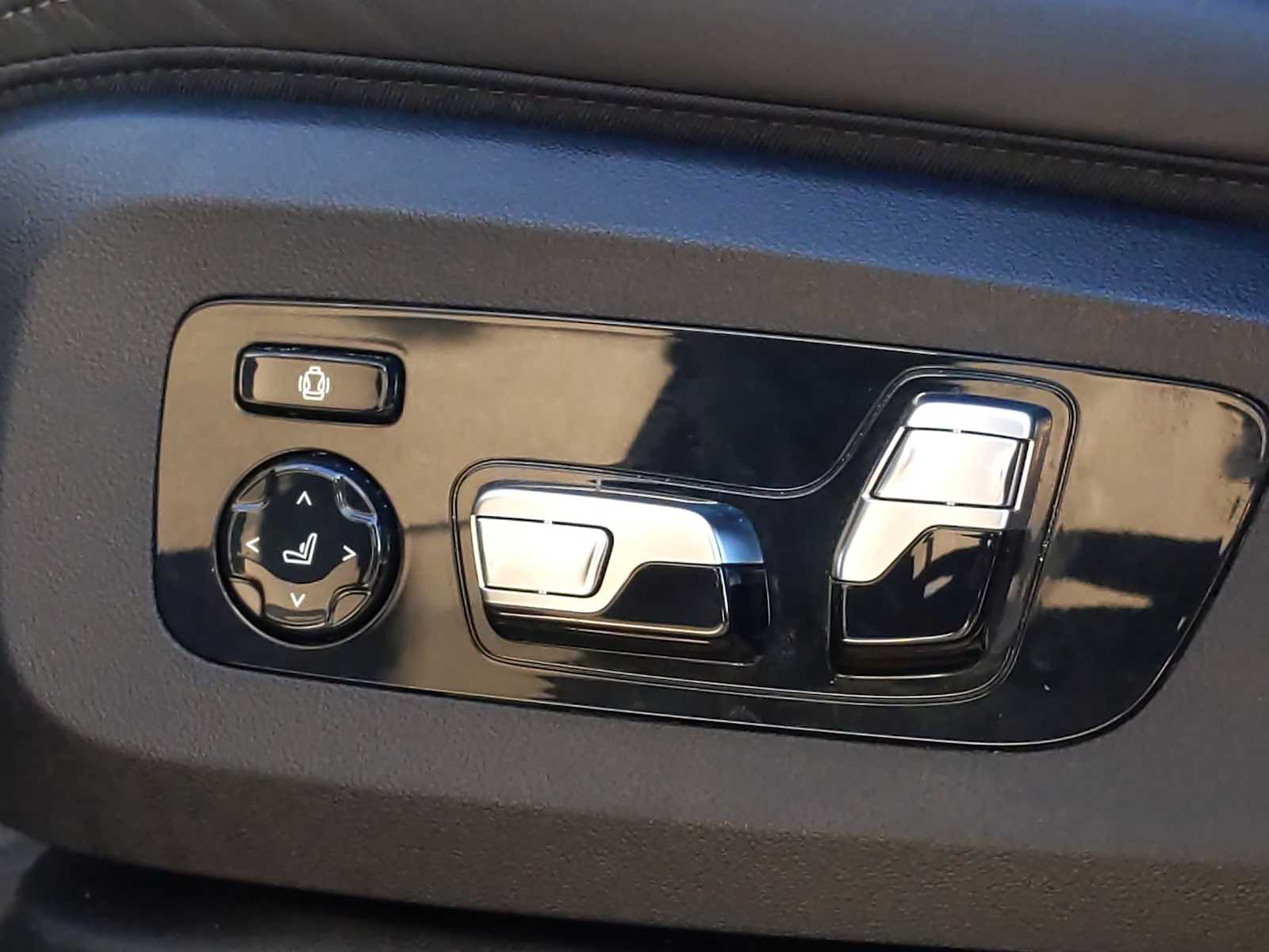Vehicle image 9 of 30