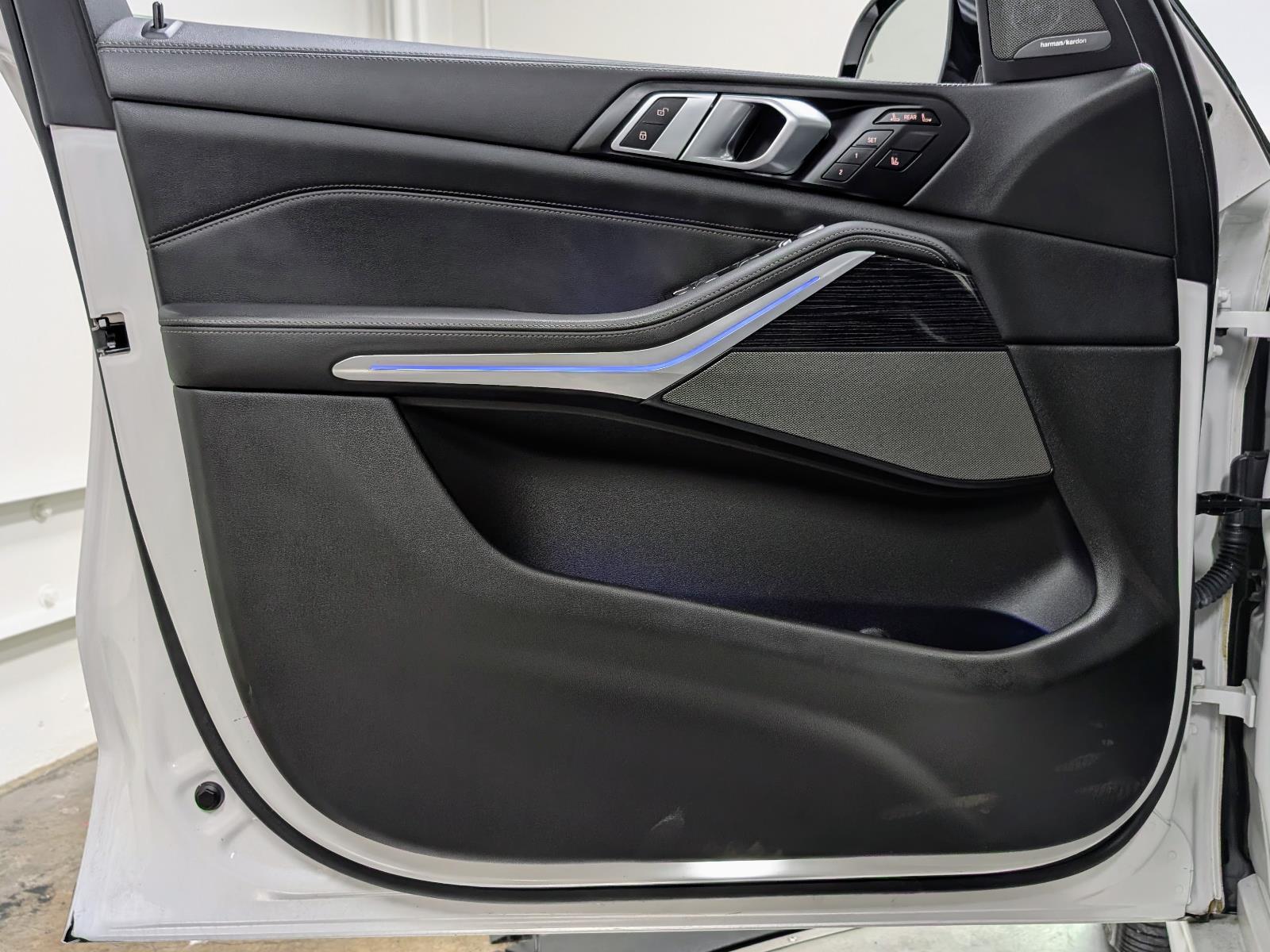 Vehicle image 23 of 44