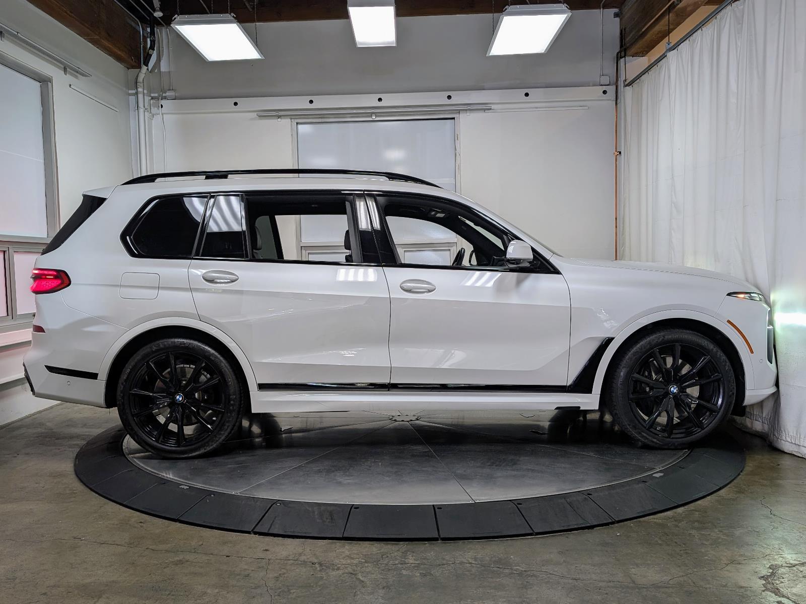 Vehicle image 4 of 44