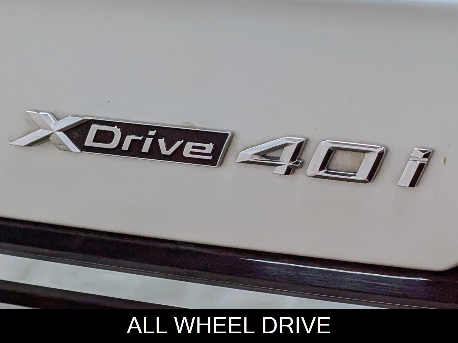 Vehicle image 21 of 44