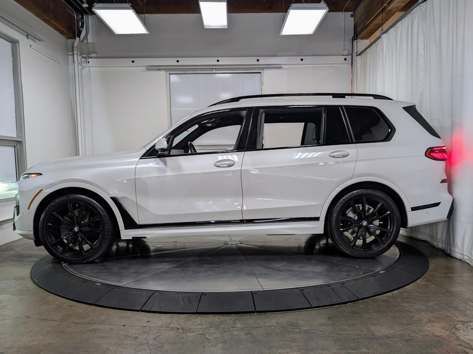 Vehicle image 8 of 44
