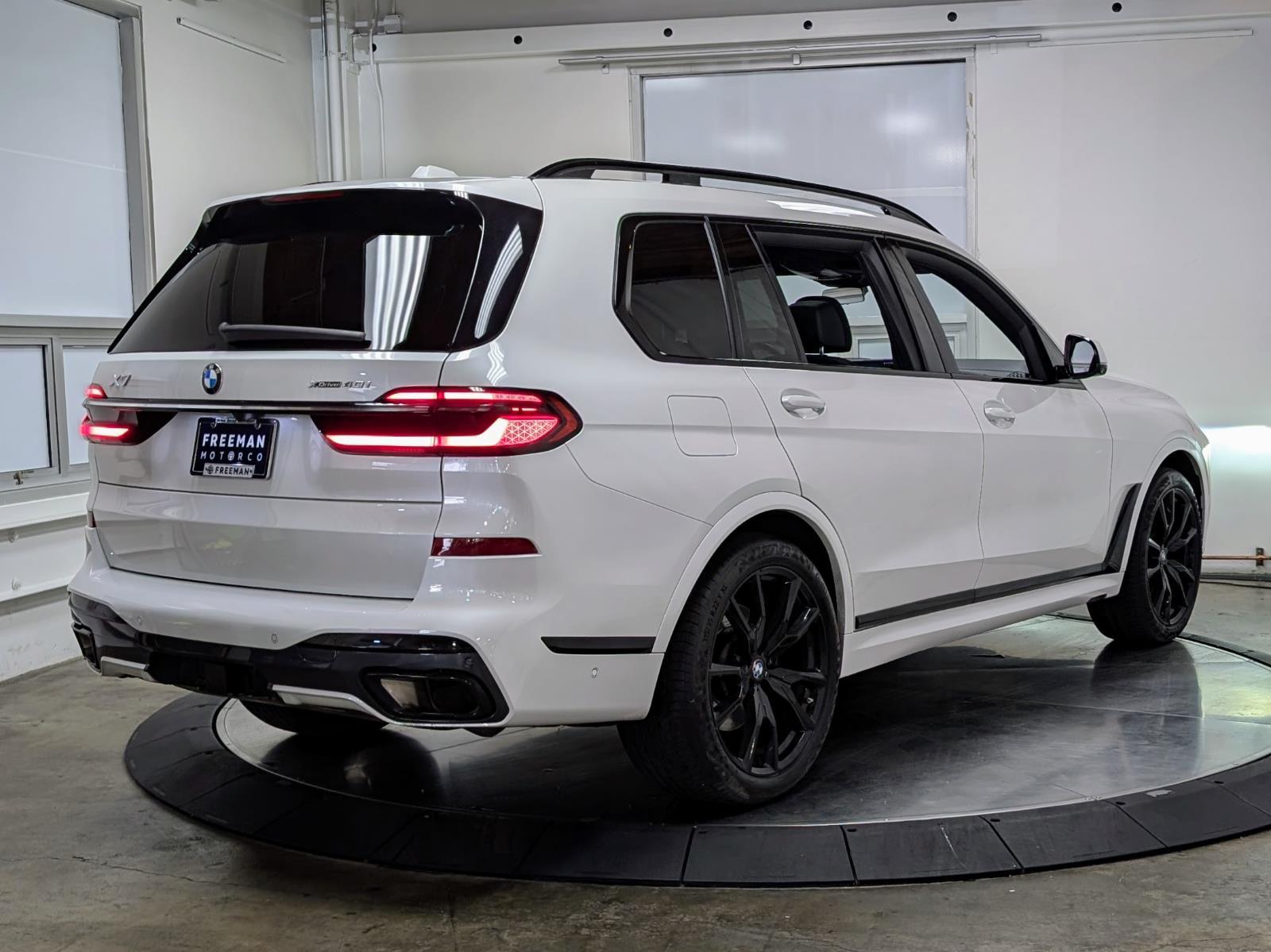 Vehicle image 5 of 44