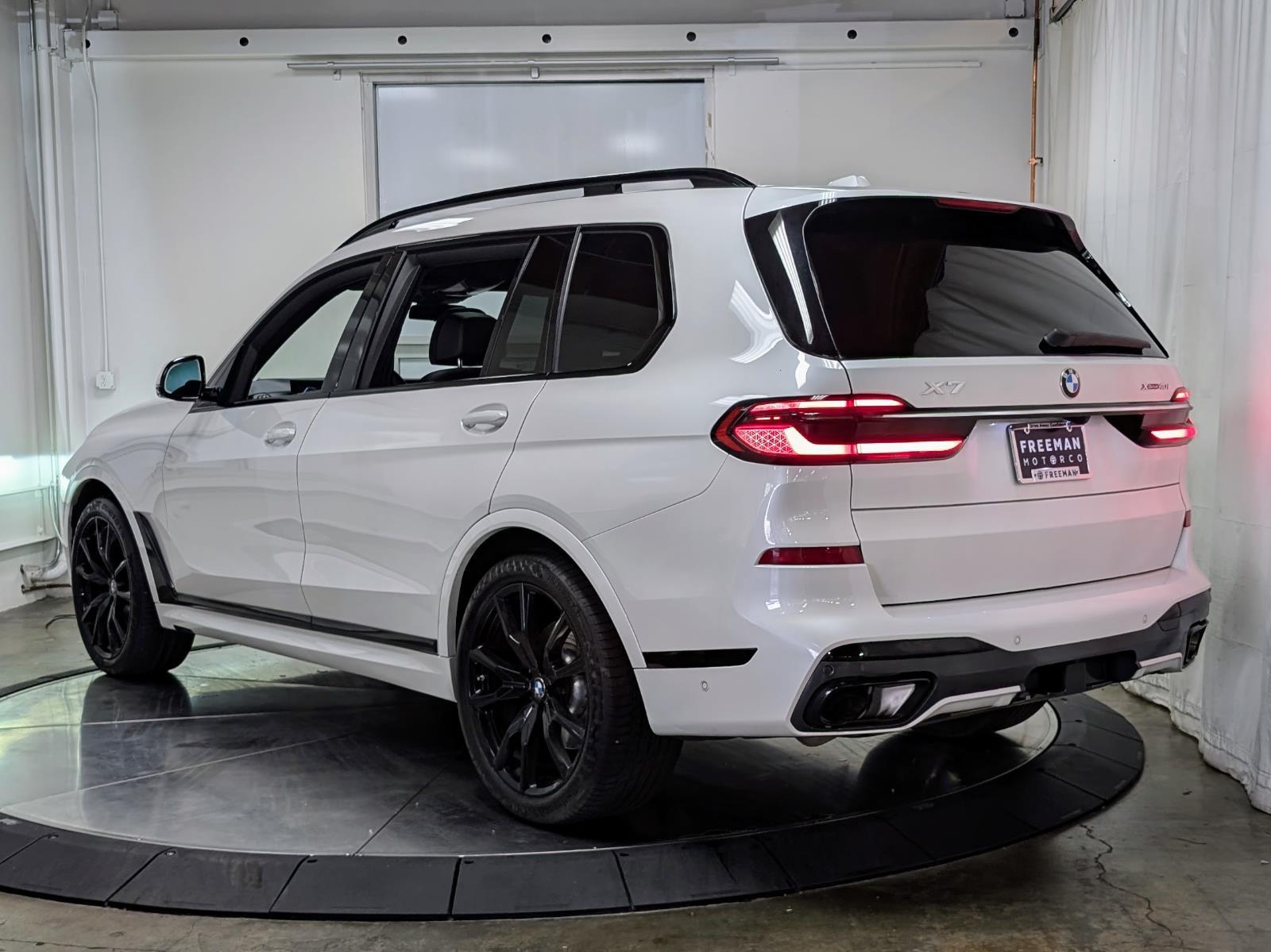 Vehicle image 7 of 44