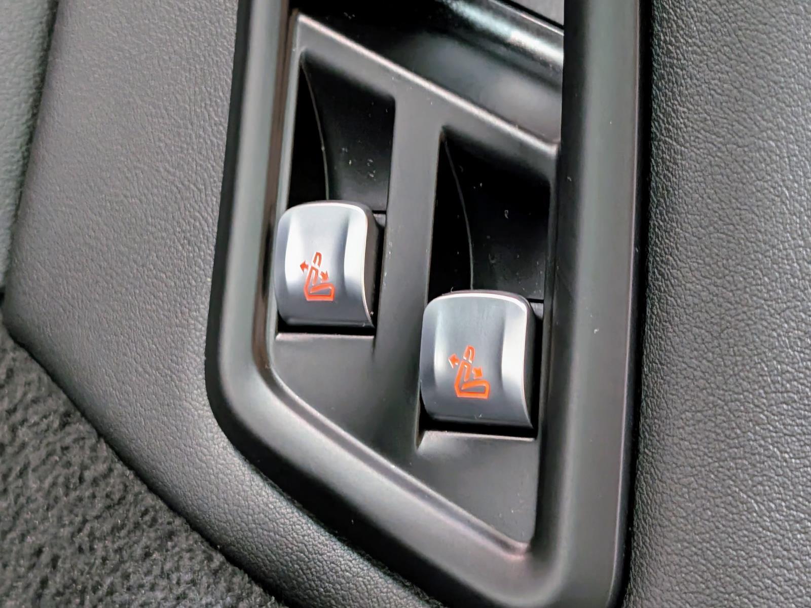Vehicle image 29 of 44