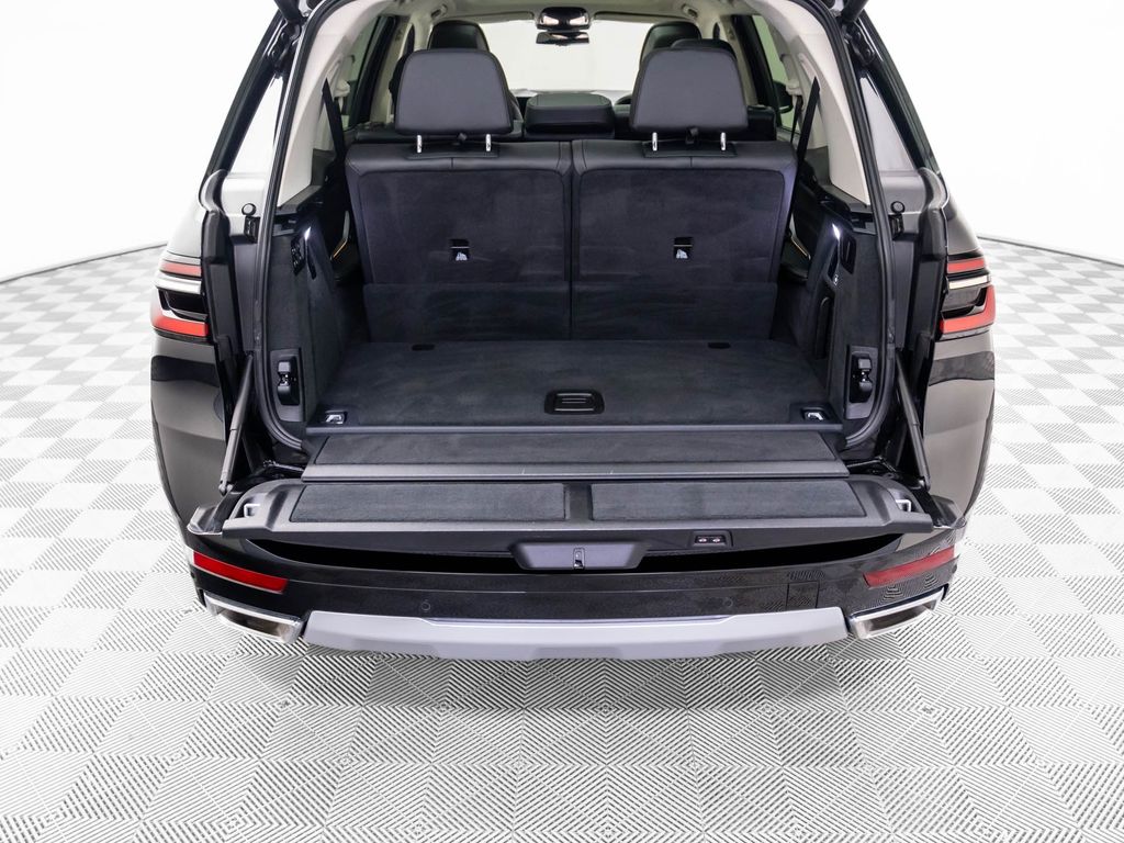 Vehicle image 13 of 34
