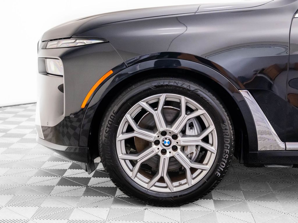 Vehicle image 12 of 34