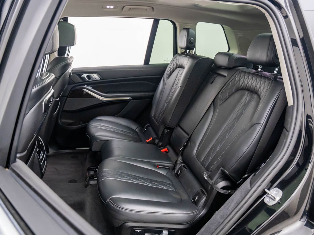 Vehicle image 15 of 34